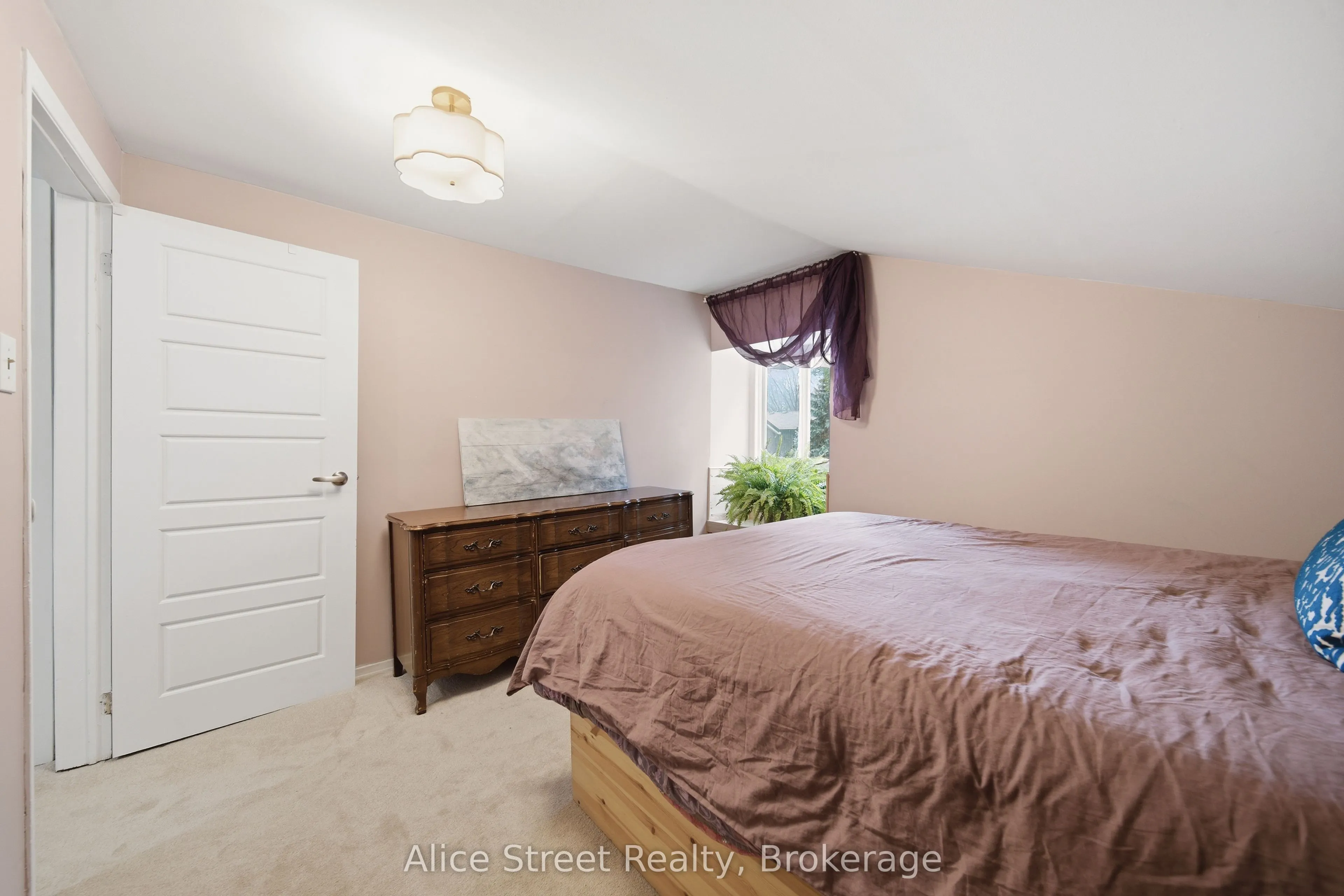 39 Arthur Street N