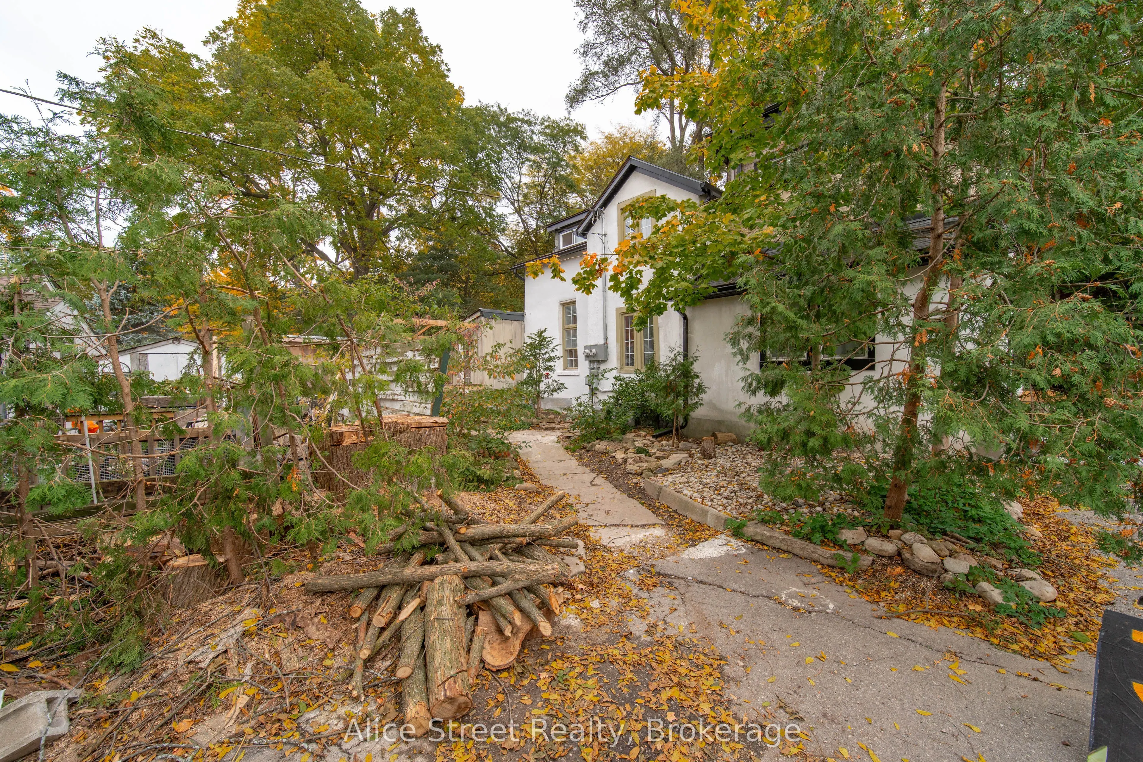 39 Arthur Street N