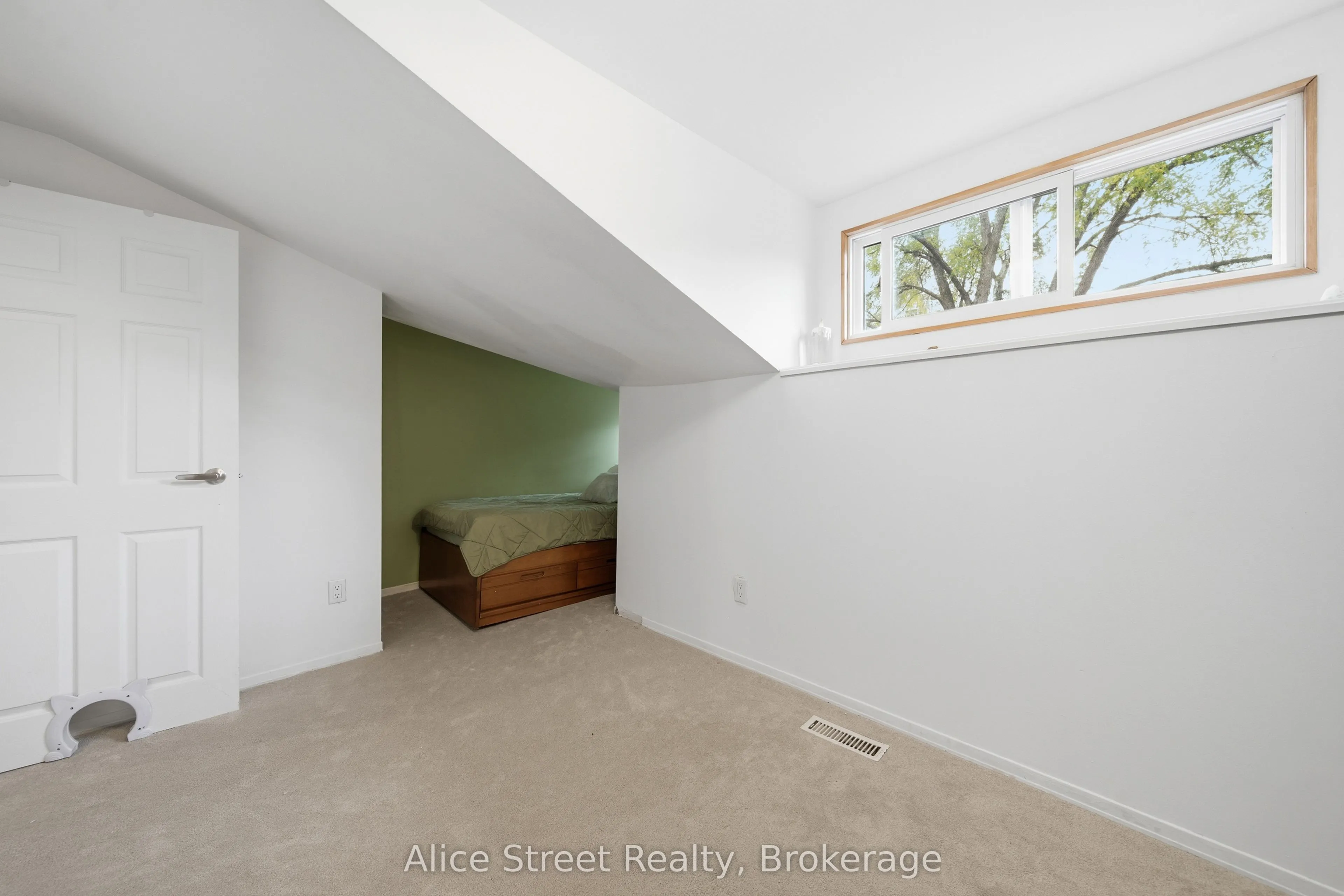 39 Arthur Street N