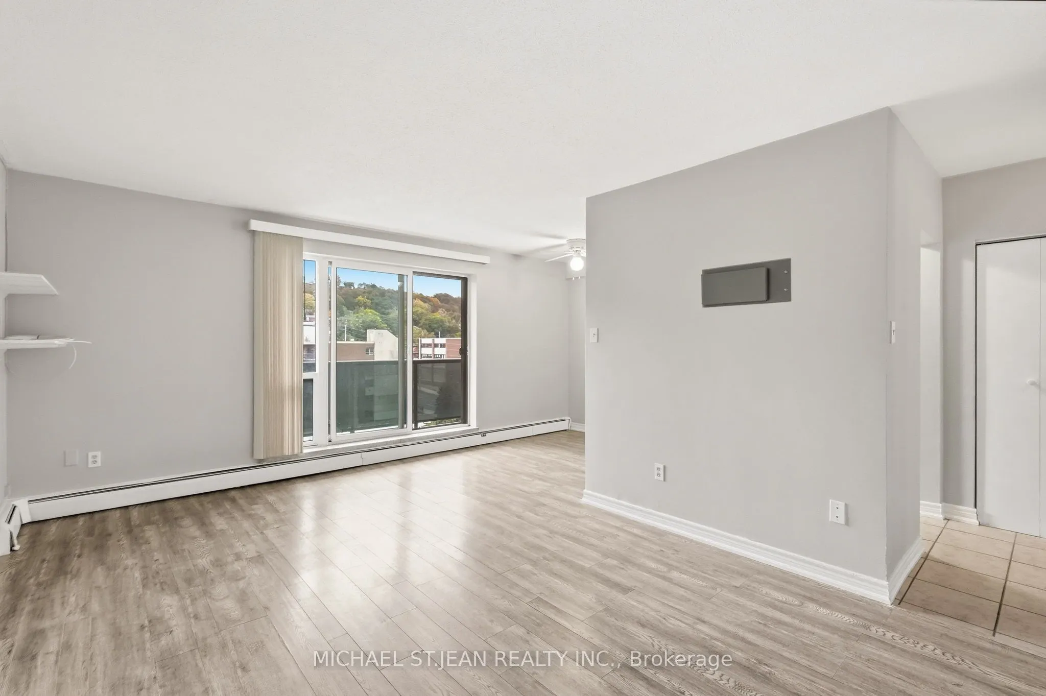 81 Charlton Avenue E #904