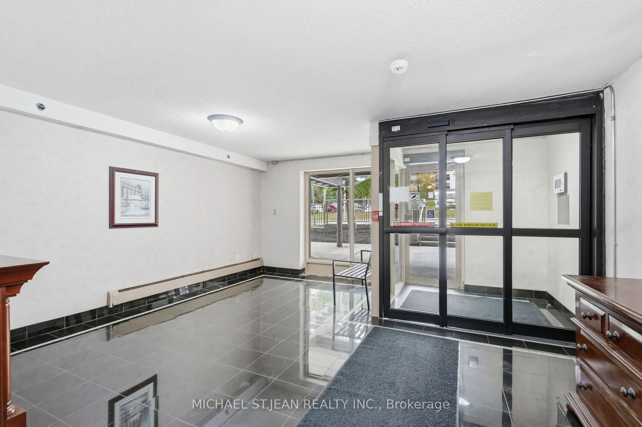 81 Charlton Avenue E #904