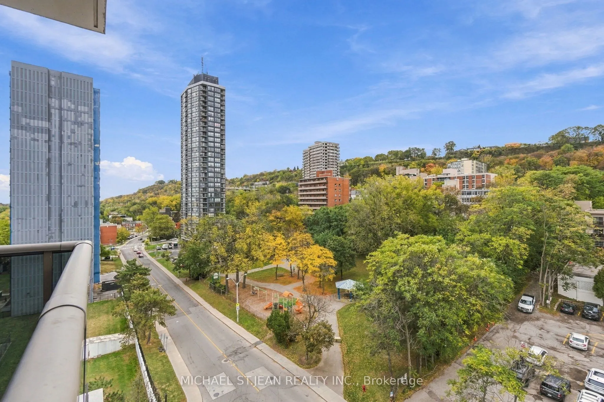 81 Charlton Avenue E #904
