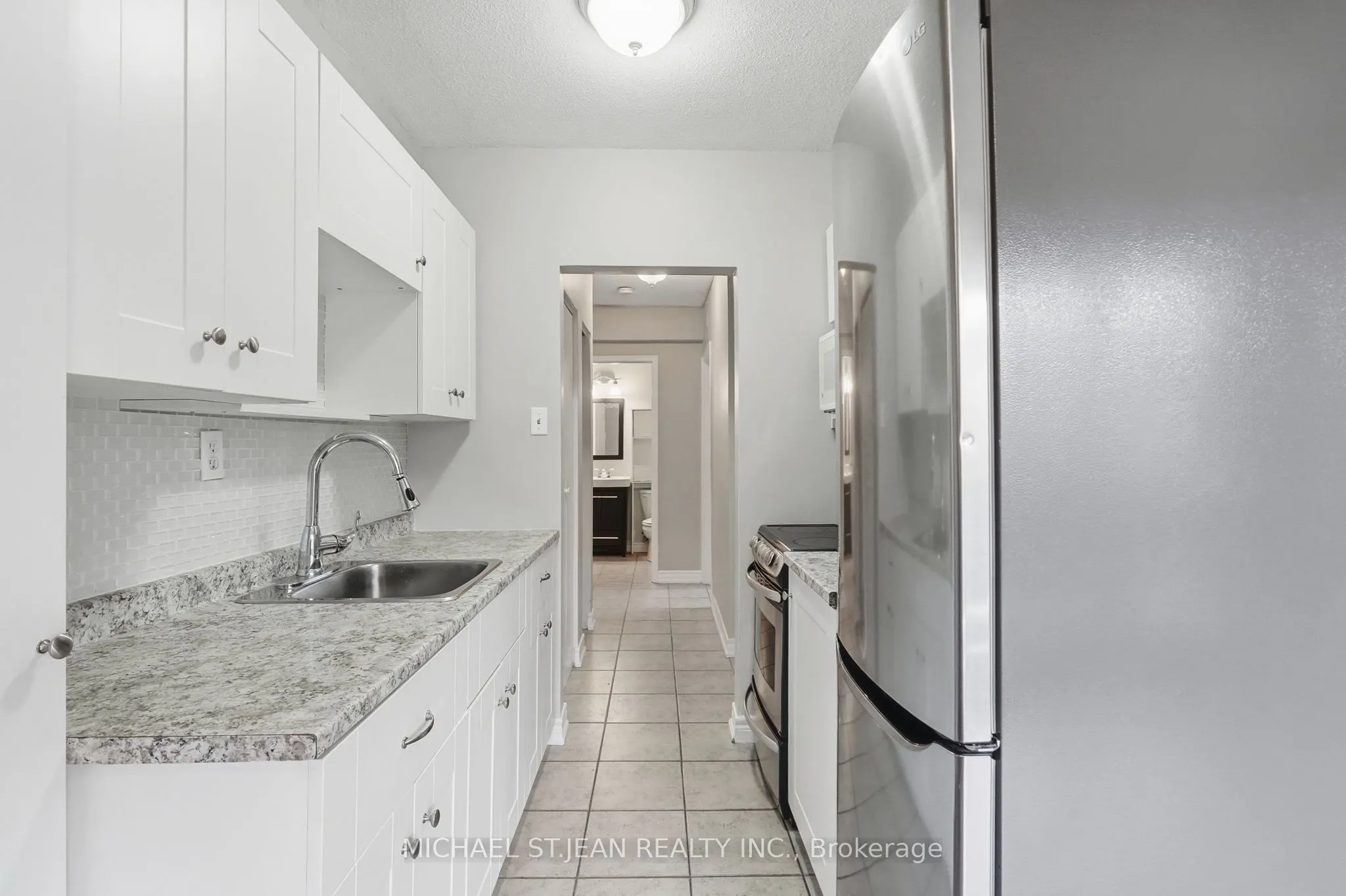 81 Charlton Avenue E #904