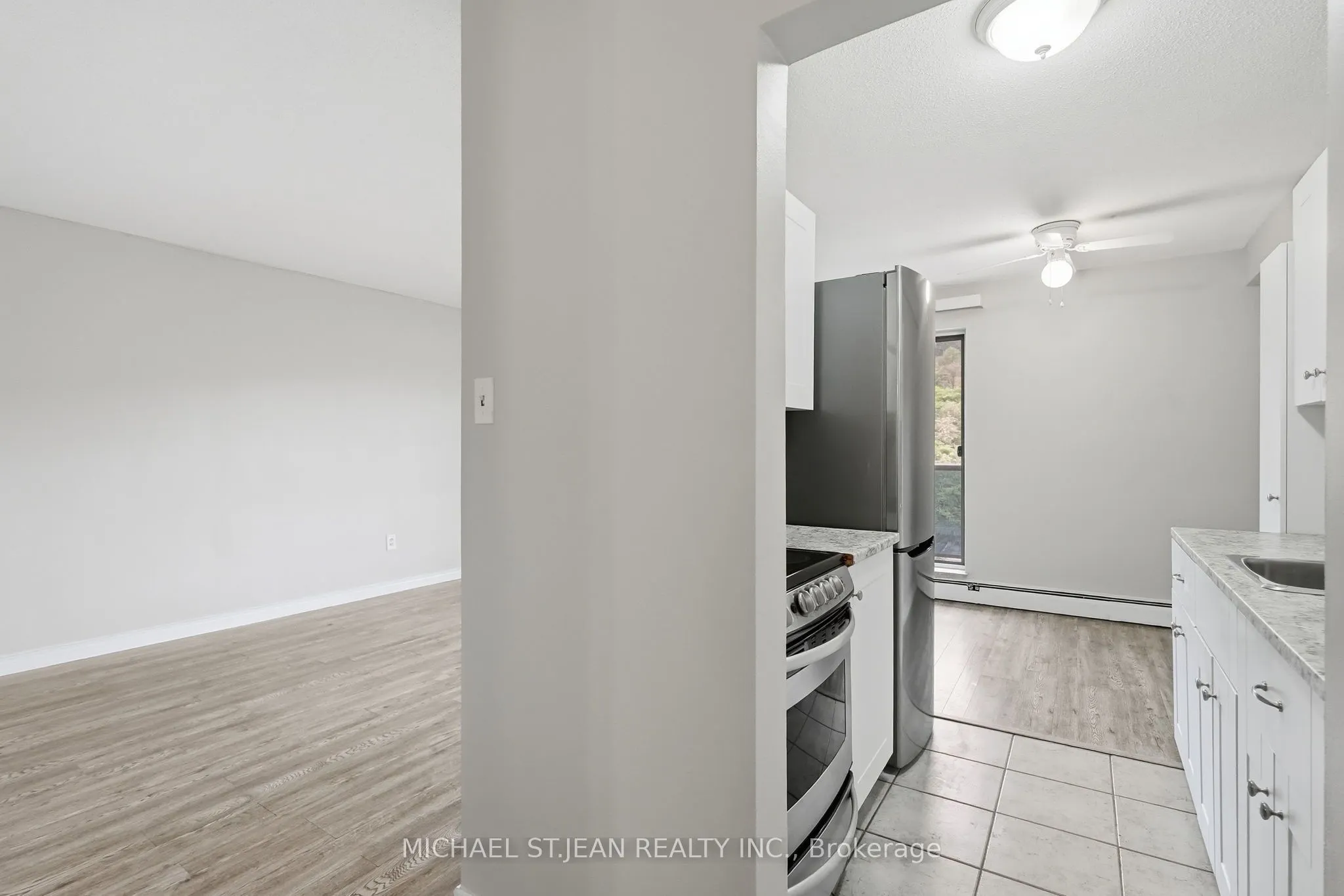 81 Charlton Avenue E #904