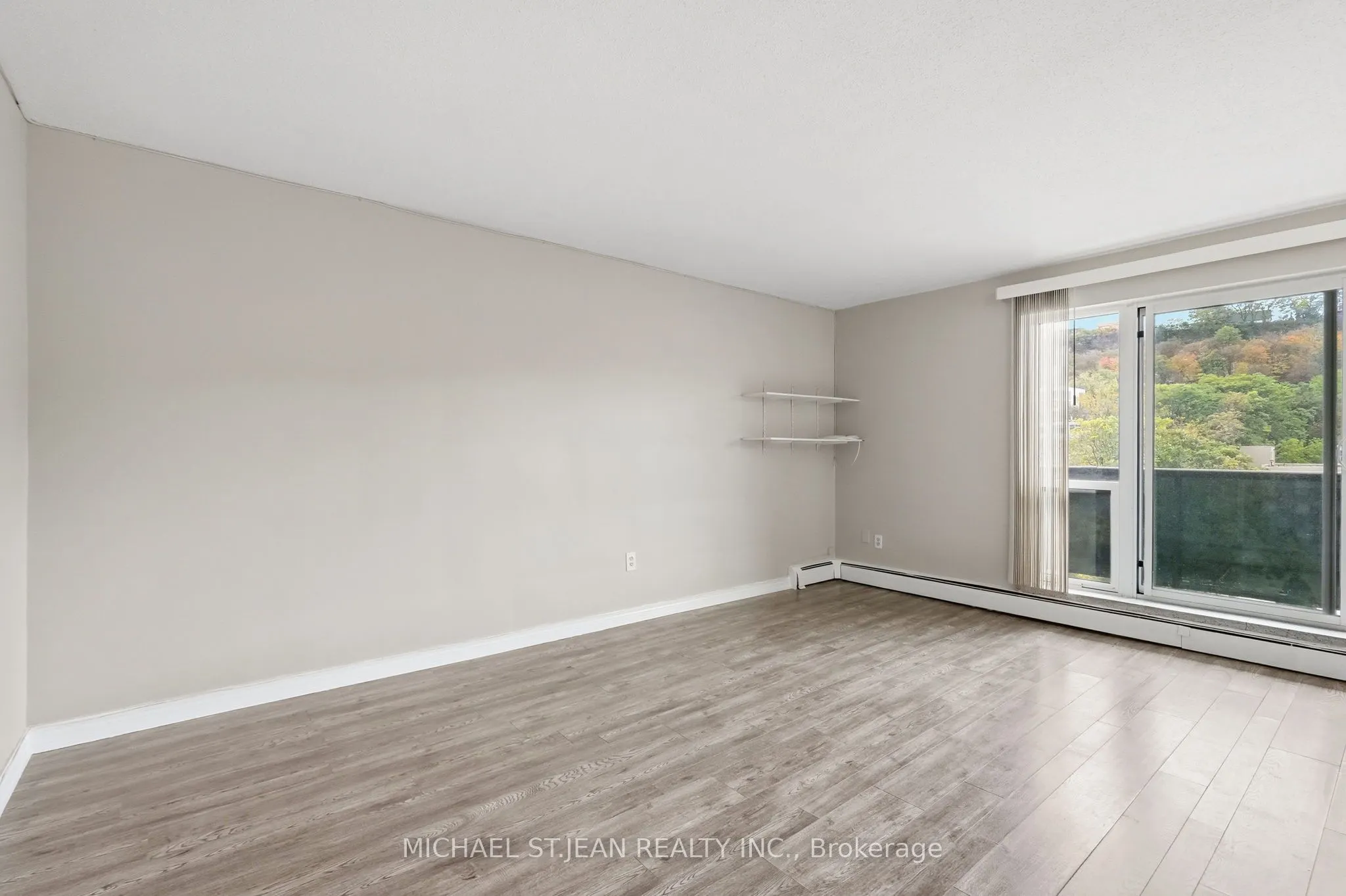 81 Charlton Avenue E #904