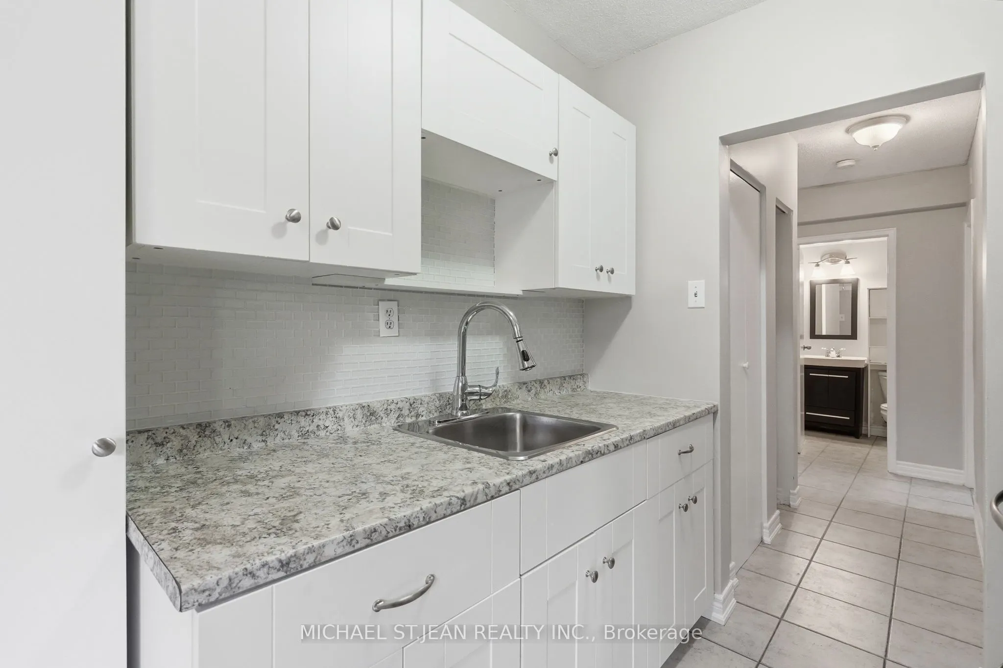81 Charlton Avenue E #904