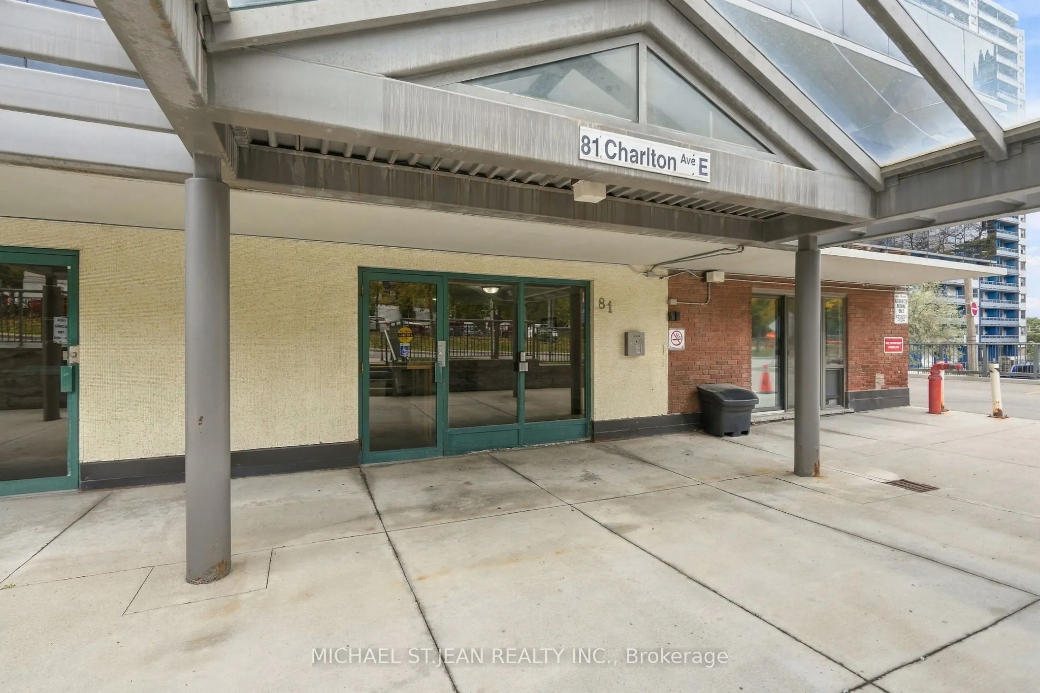 81 Charlton Avenue E #904