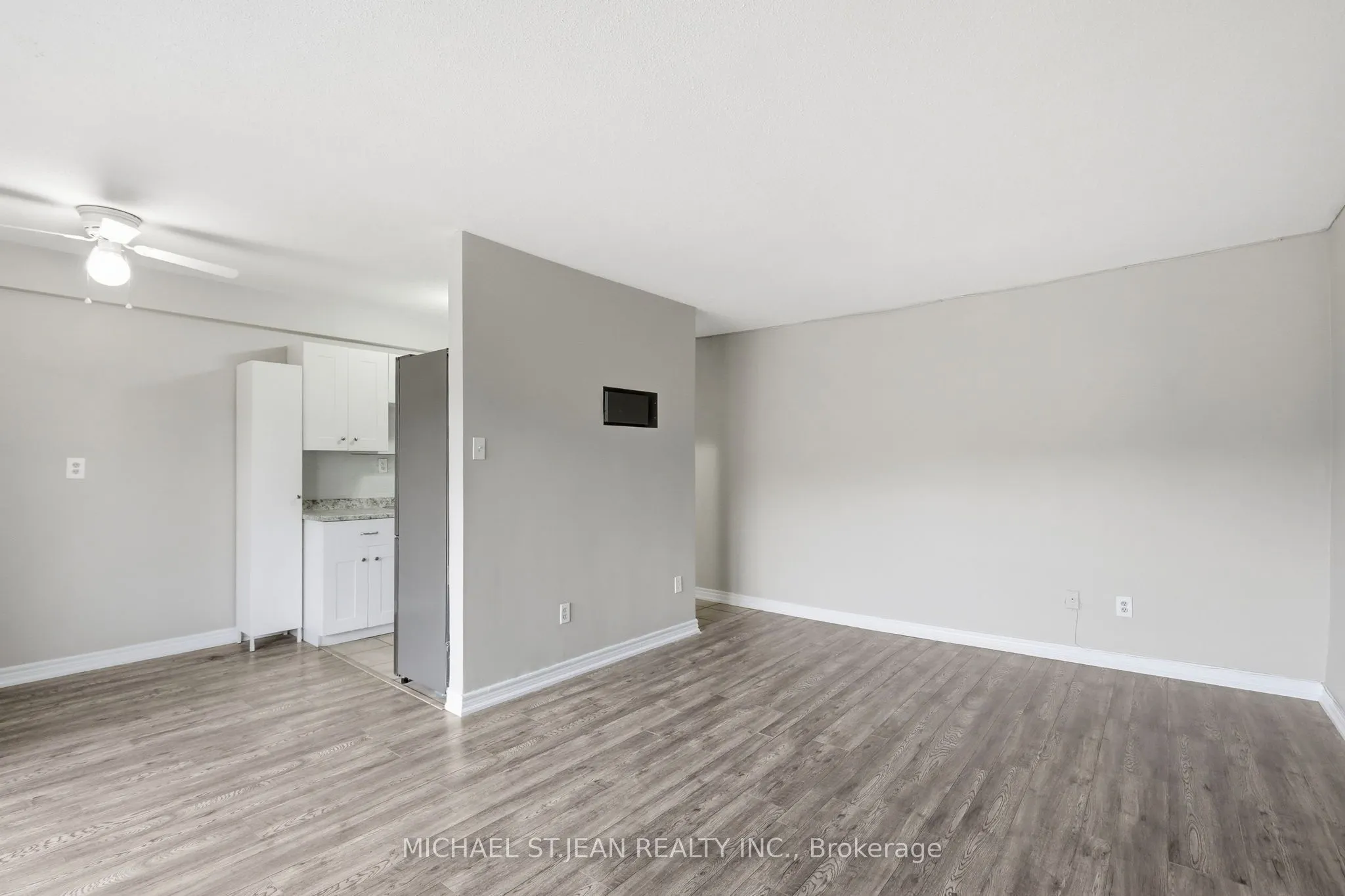 81 Charlton Avenue E #904