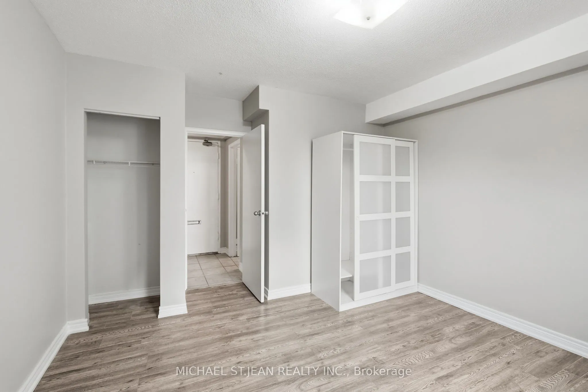 81 Charlton Avenue E #904