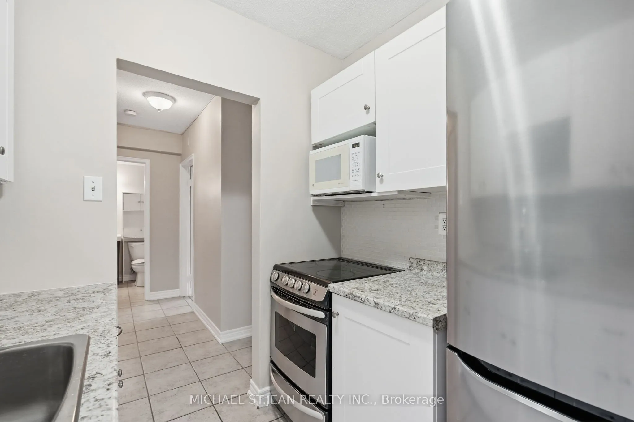 81 Charlton Avenue E #904