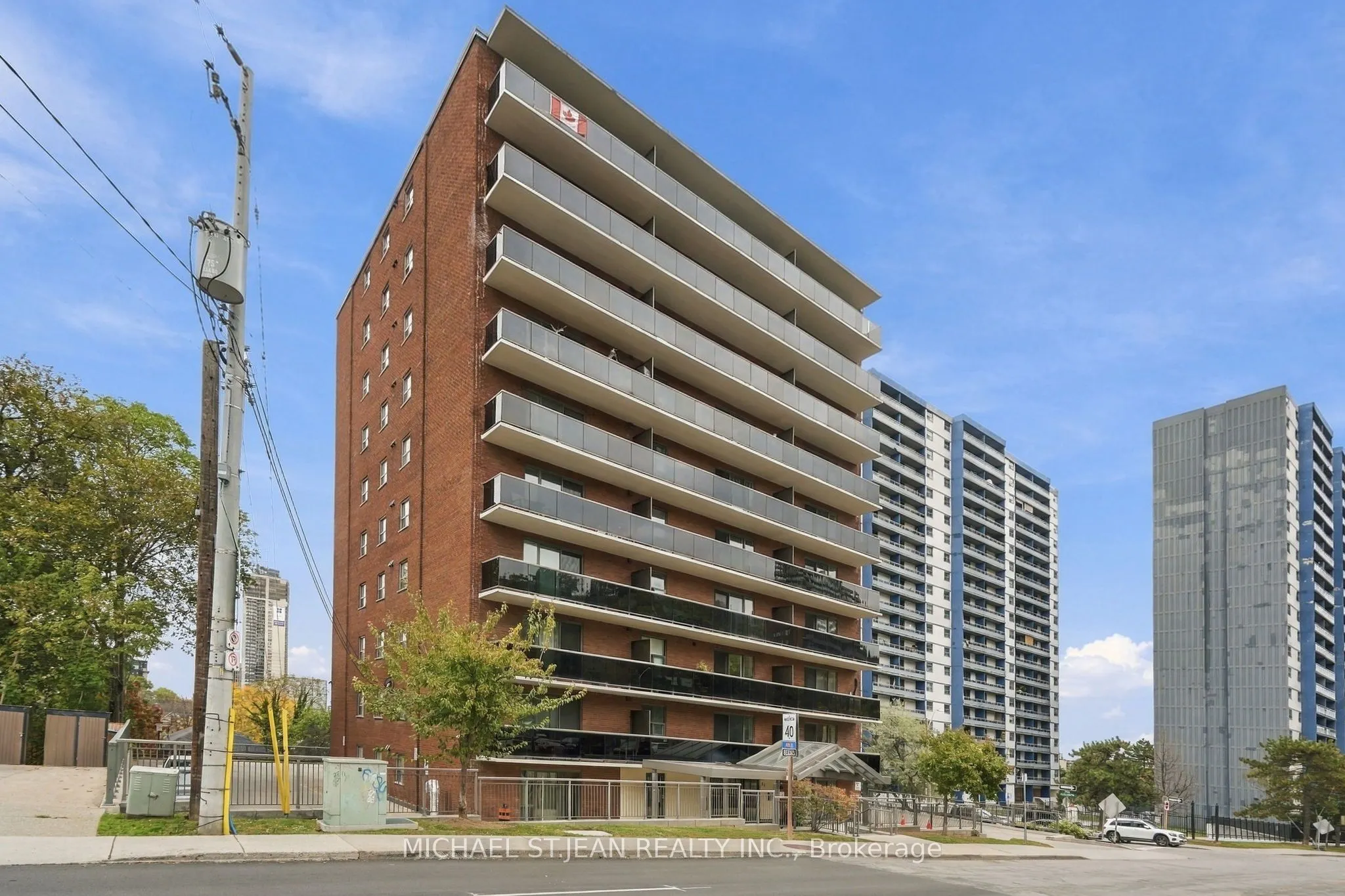 81 Charlton Avenue E #904