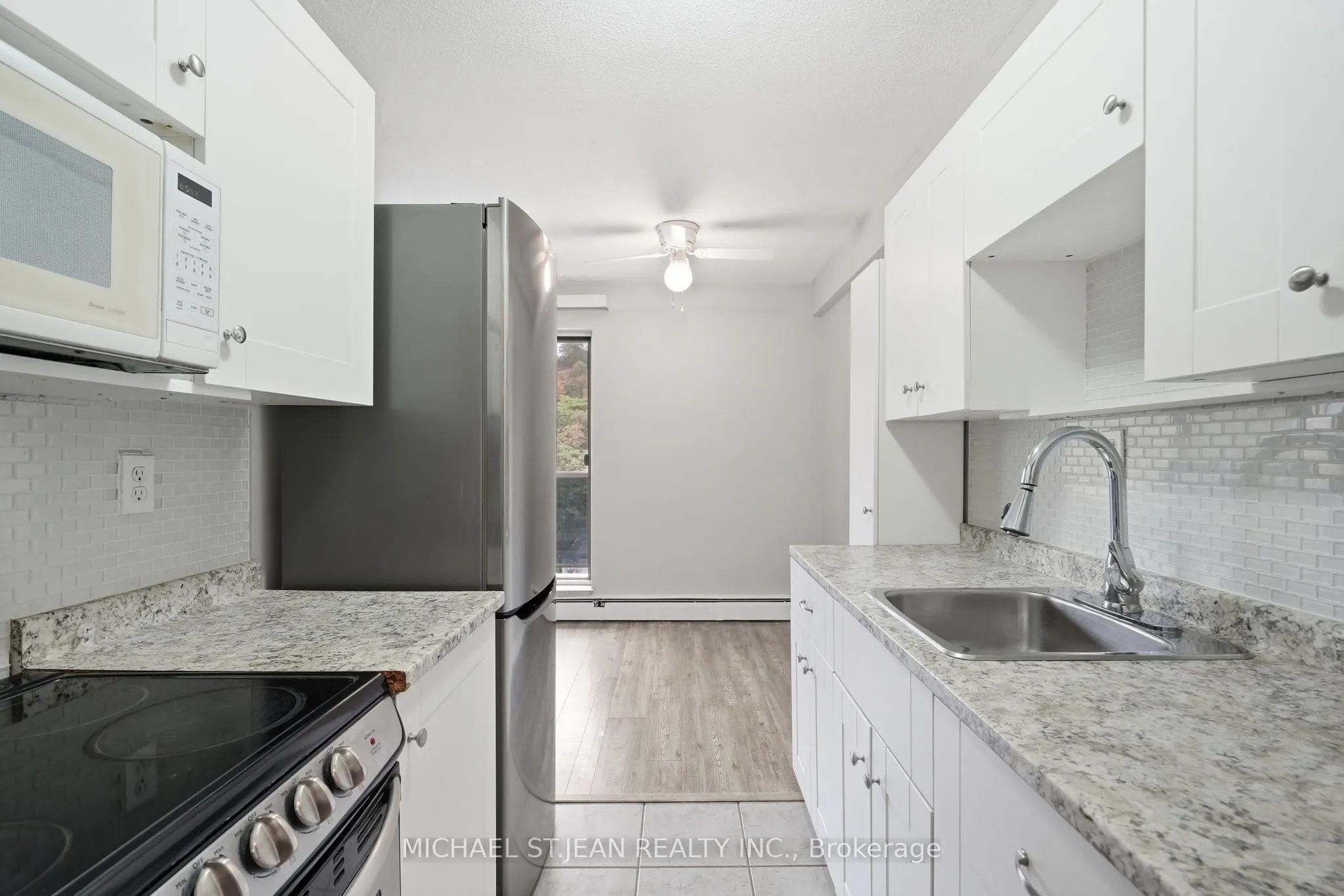 81 Charlton Avenue E #904