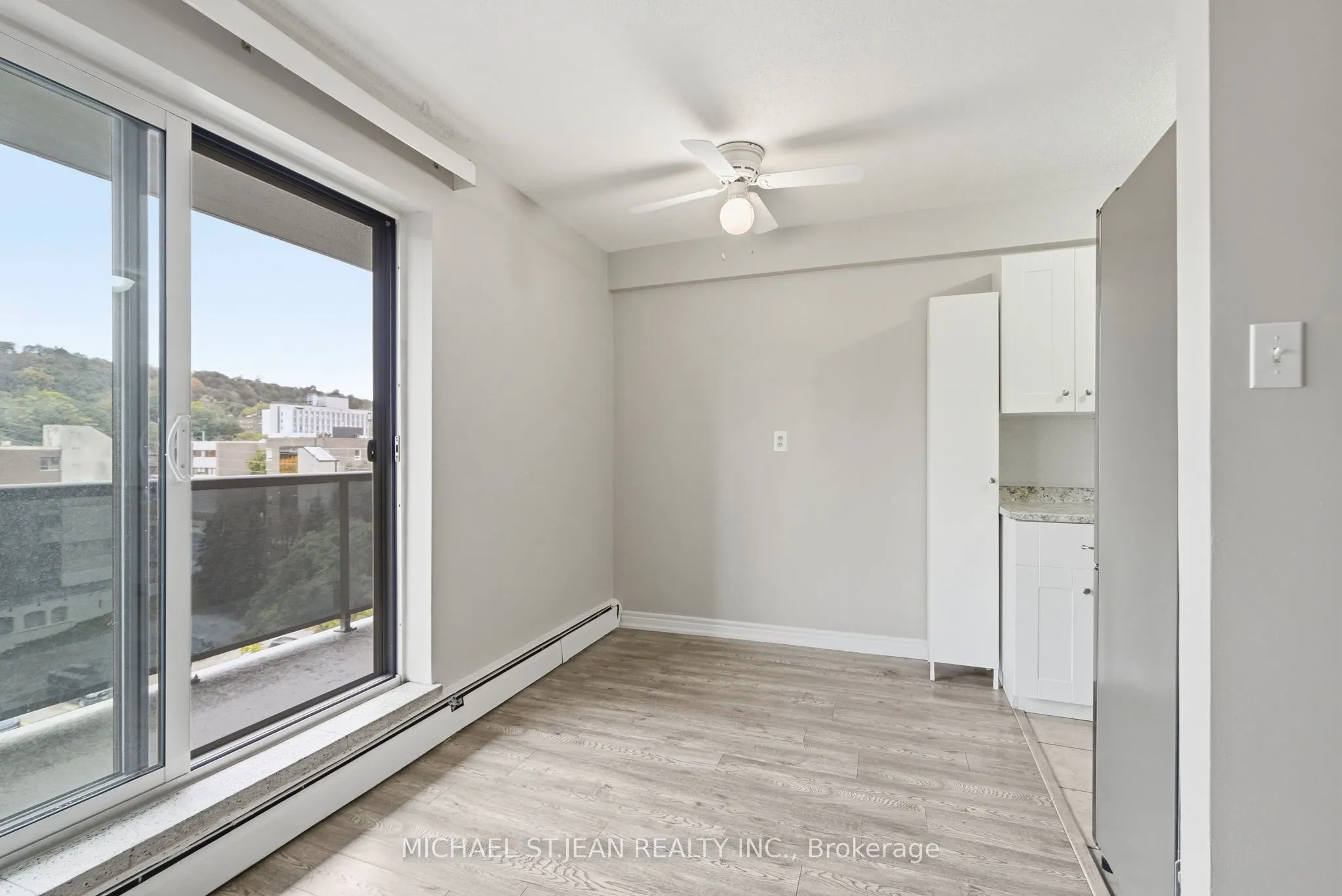 81 Charlton Avenue E #904