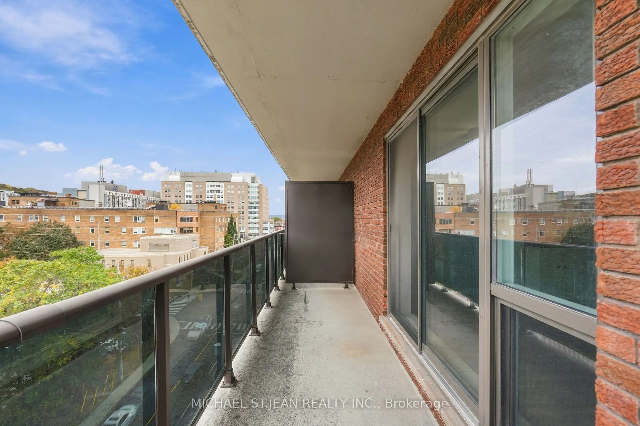 81 Charlton Avenue E #904