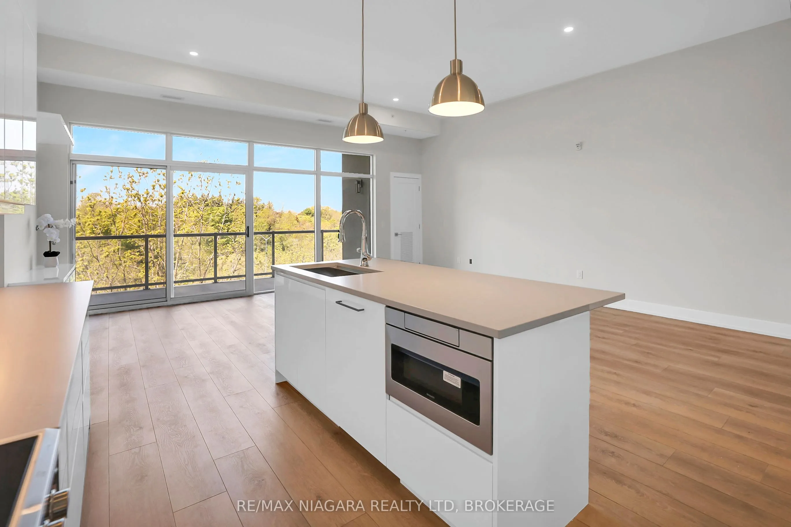 77 Yates Street #505