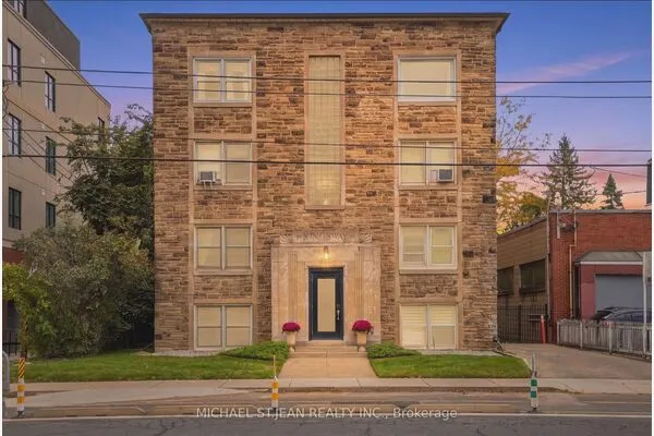 802 King Street W