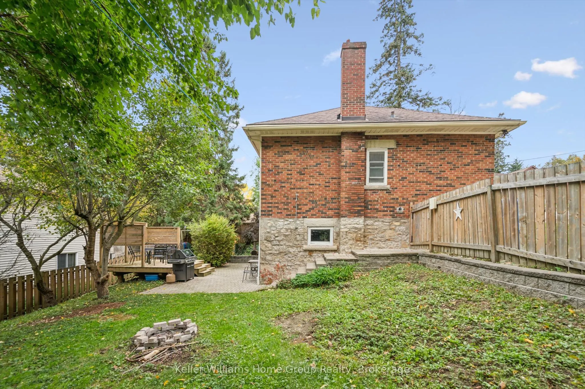 298 Cameron Street N
