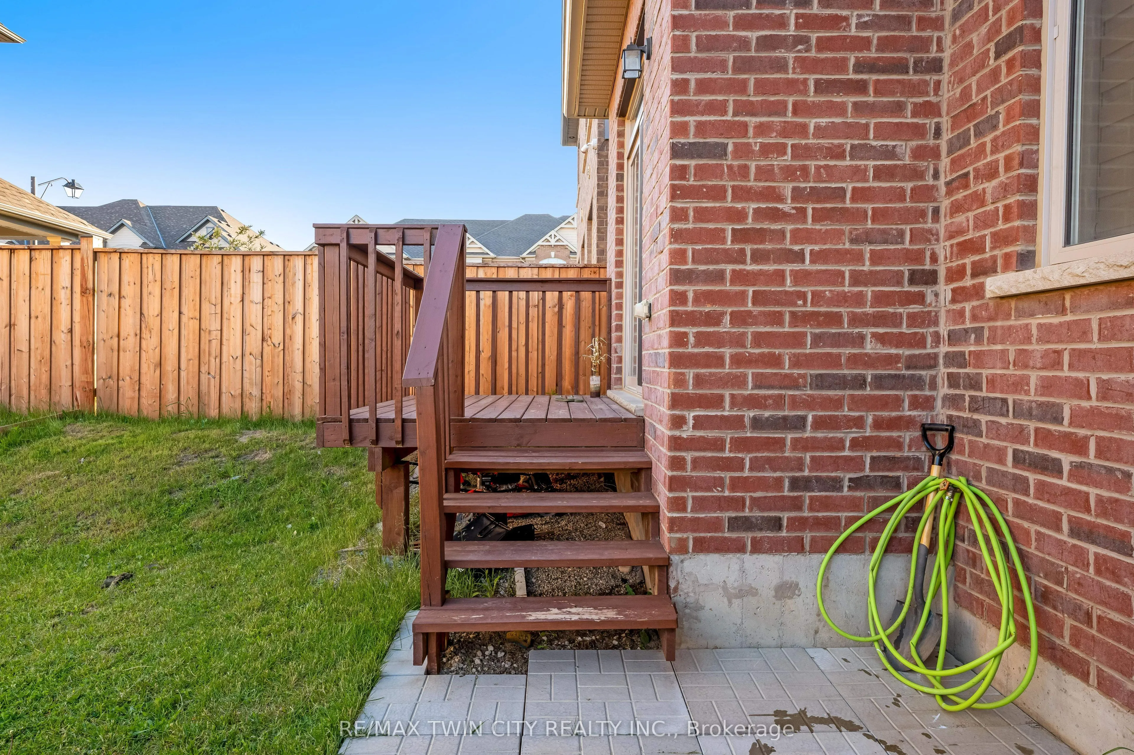 106 HALDIMAND Street