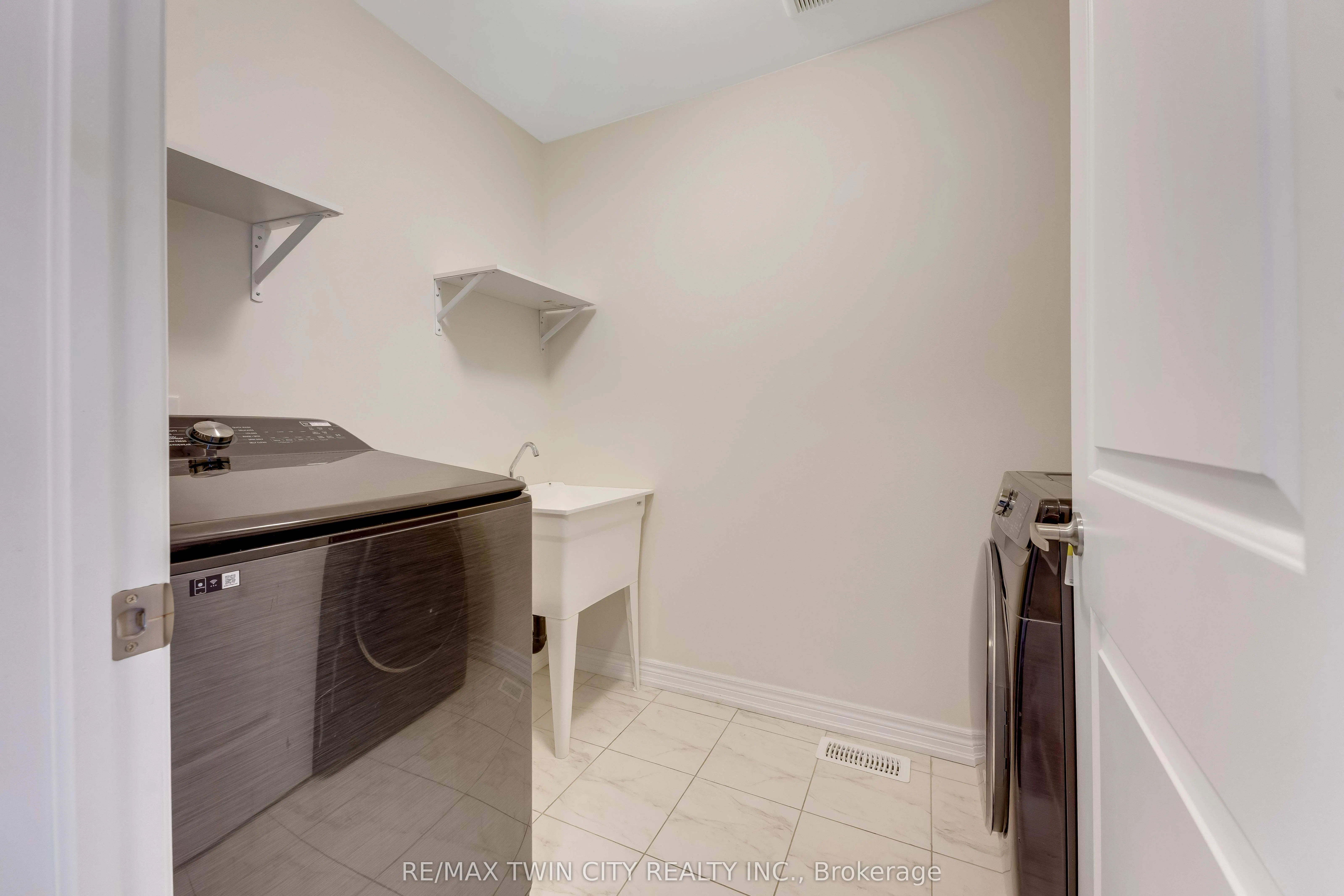 106 HALDIMAND Street