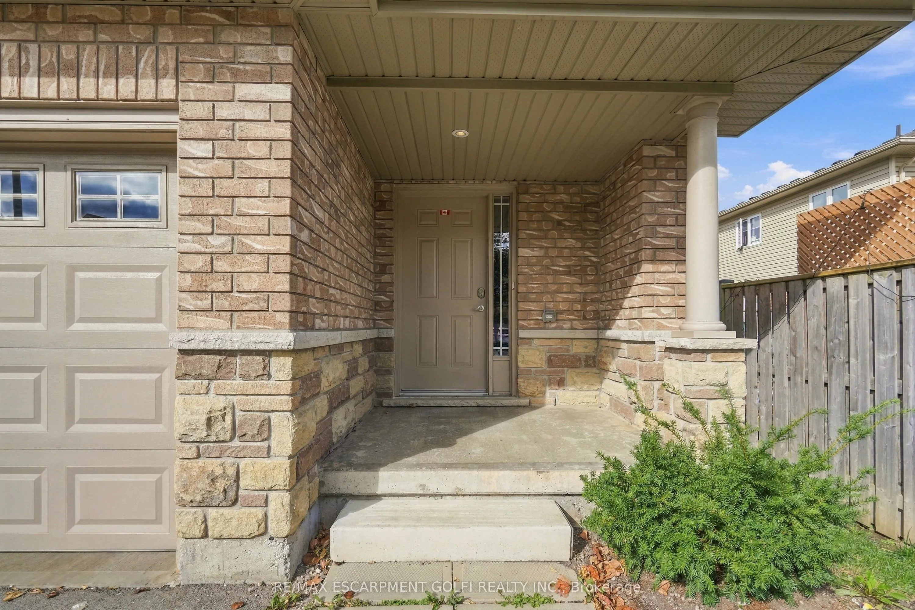 82 Charleswood Crescent