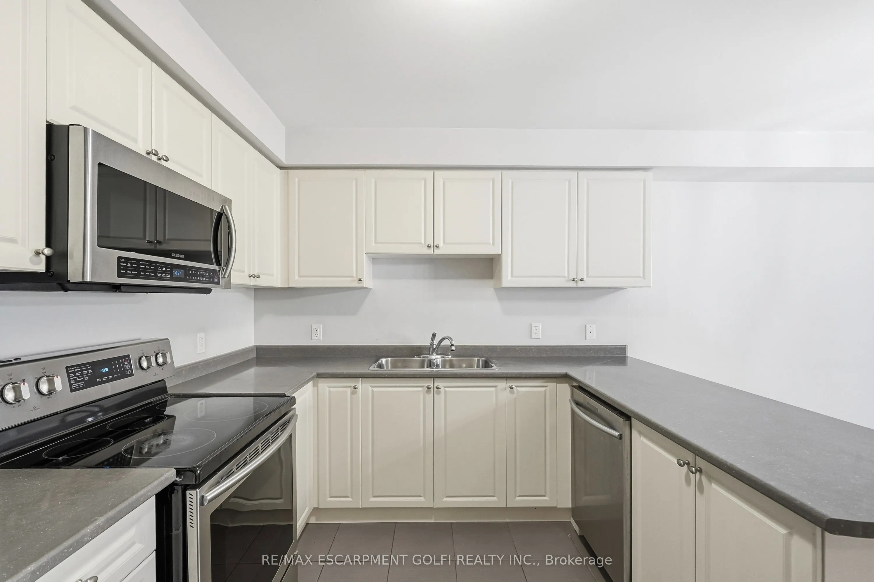 82 Charleswood Crescent
