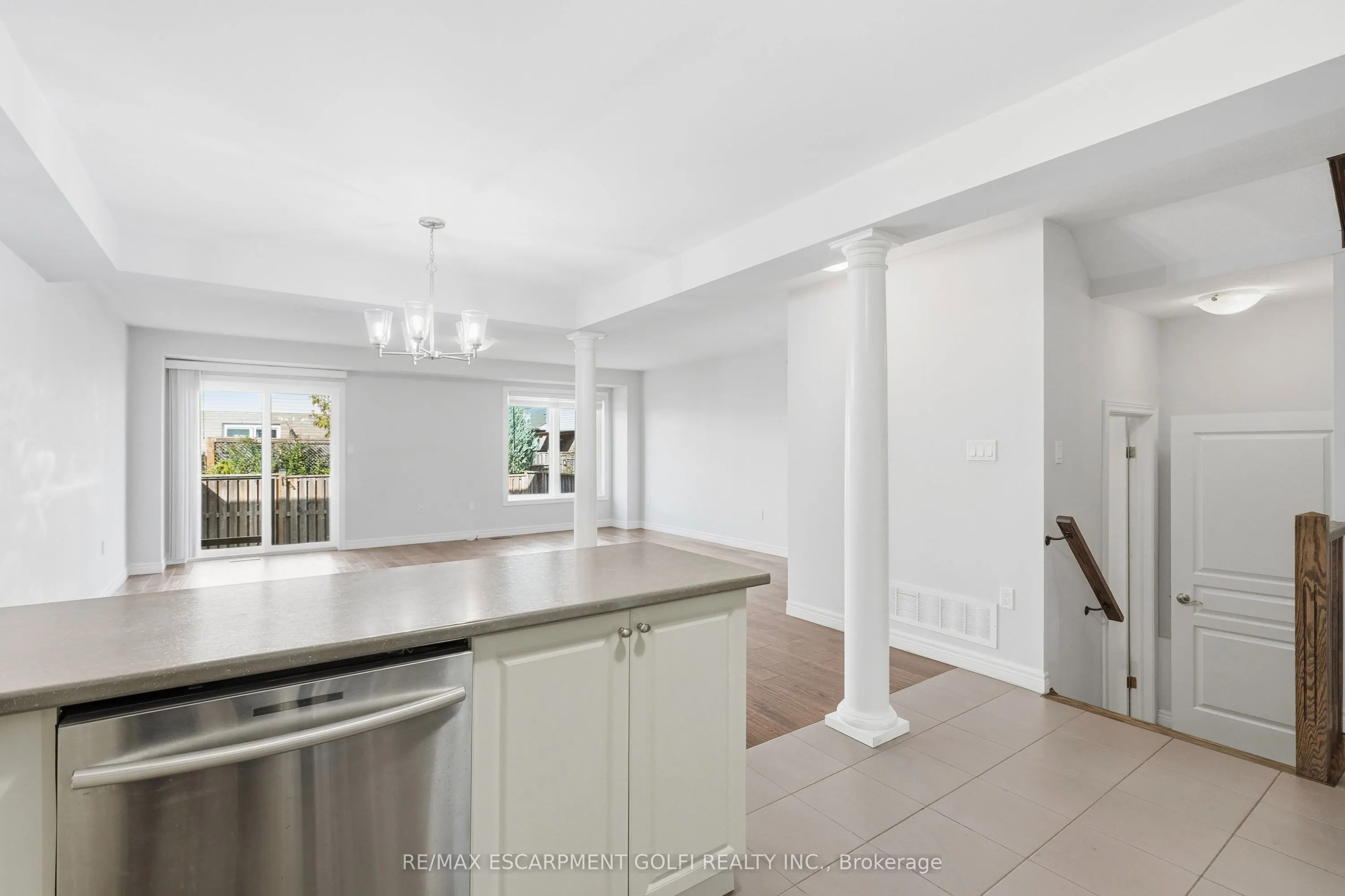 82 Charleswood Crescent