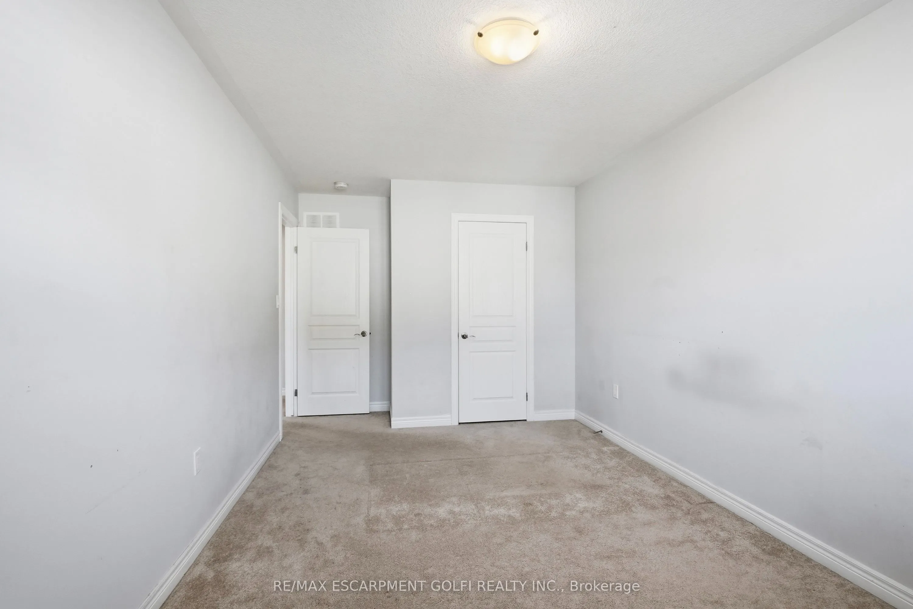 82 Charleswood Crescent