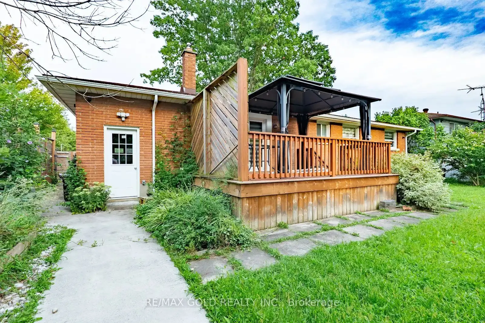 16 Braden Avenue