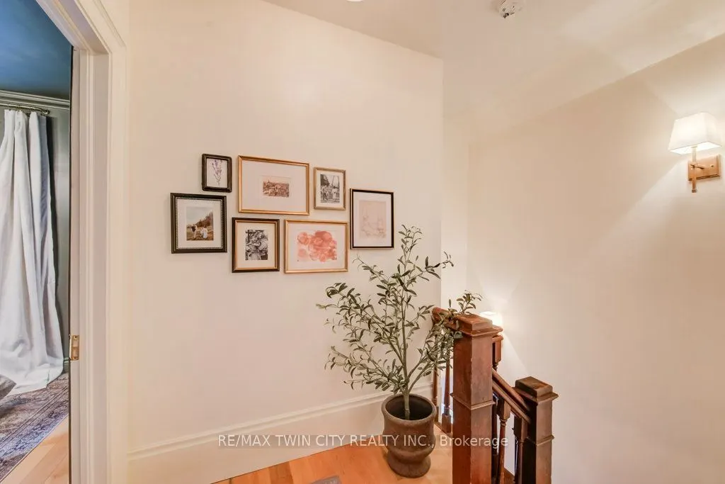 22 Whitney Place