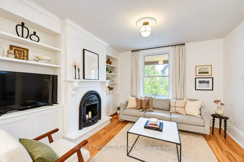22 Whitney Place