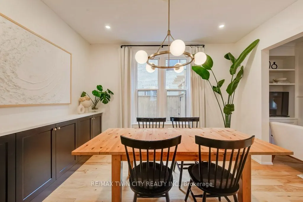 22 Whitney Place