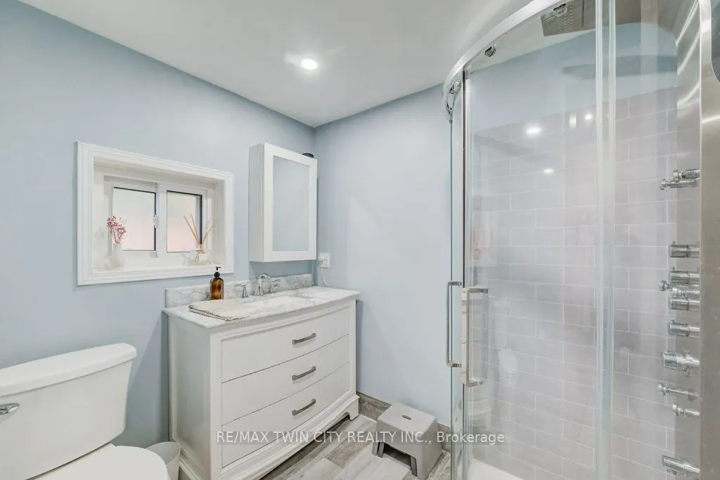 22 Whitney Place