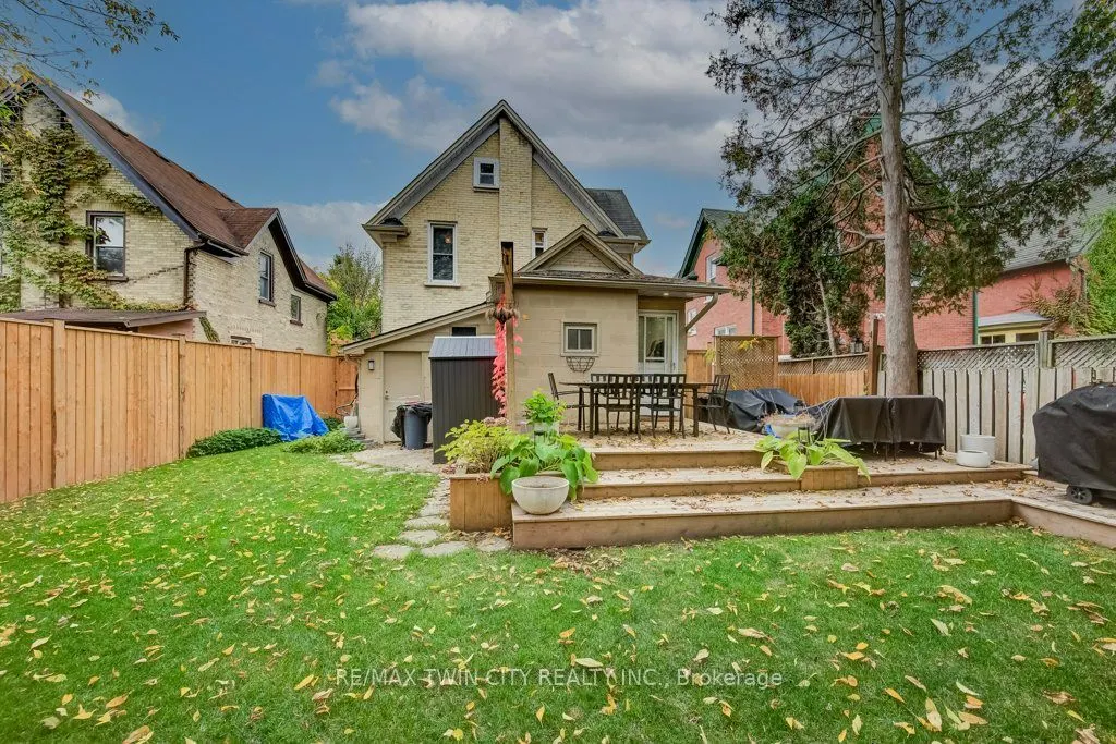 22 Whitney Place