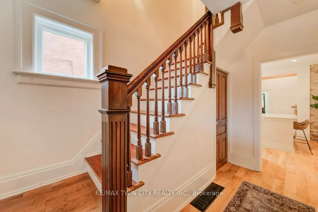 22 Whitney Place