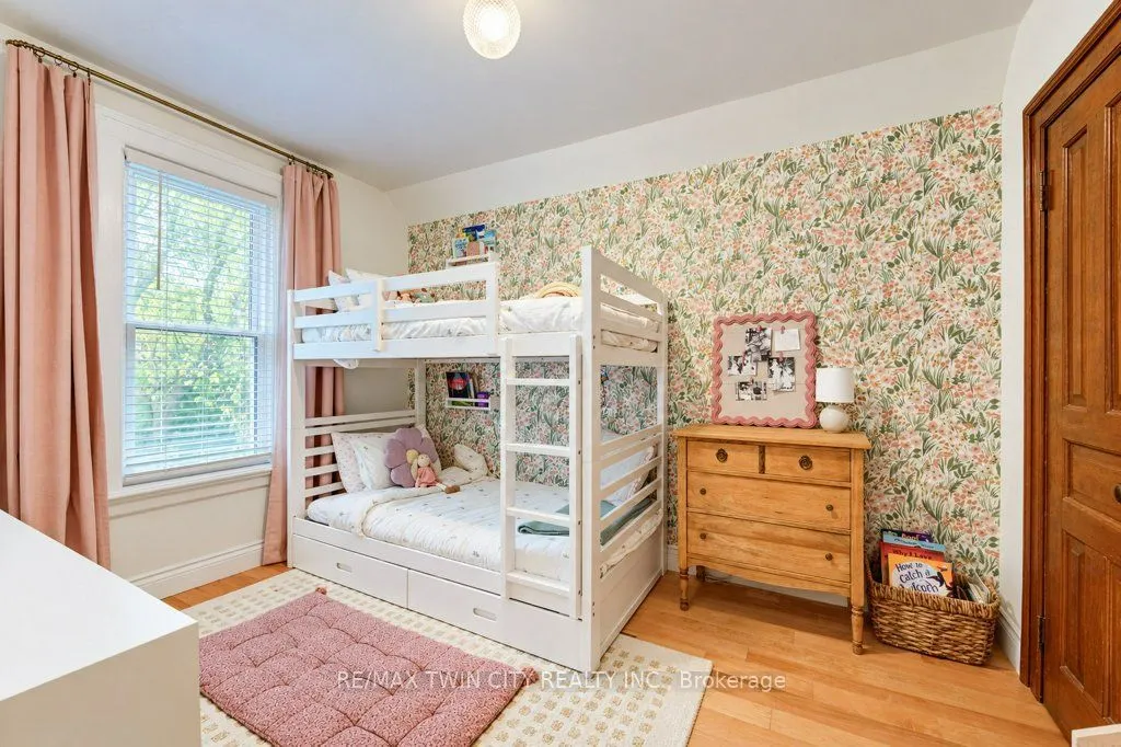 22 Whitney Place