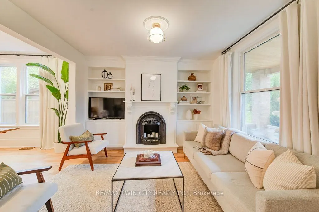 22 Whitney Place