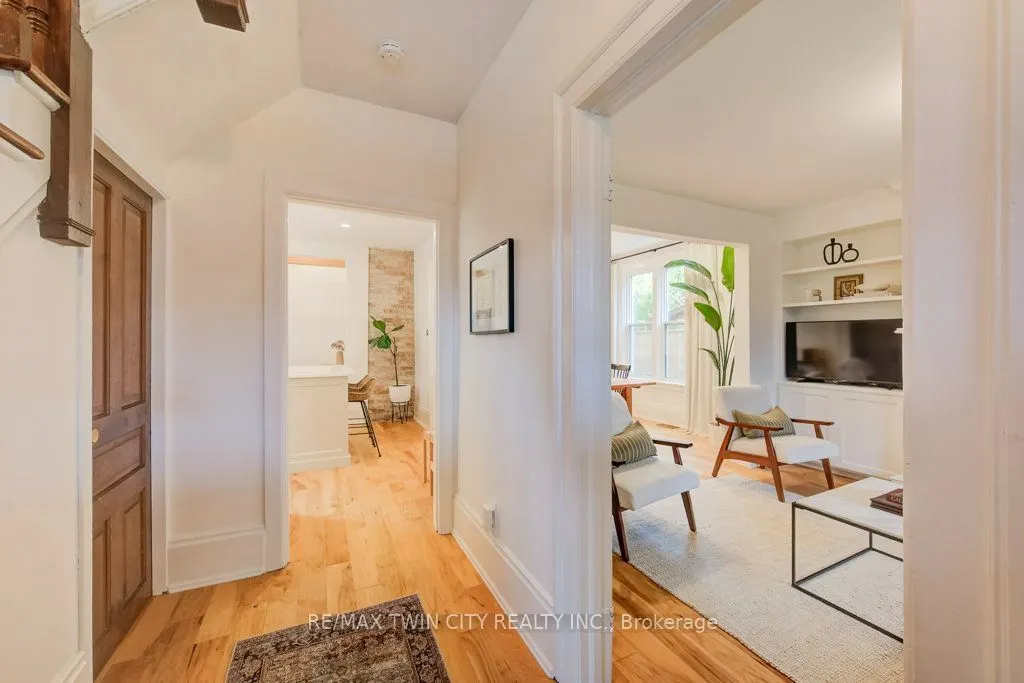 22 Whitney Place