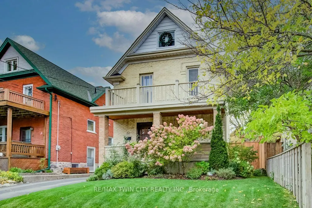 22 Whitney Place