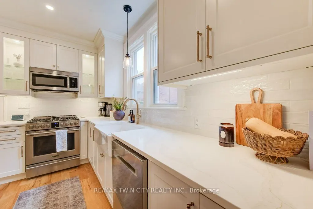 22 Whitney Place