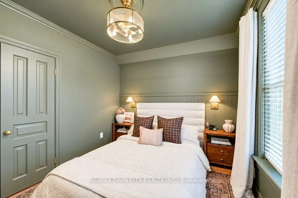 22 Whitney Place