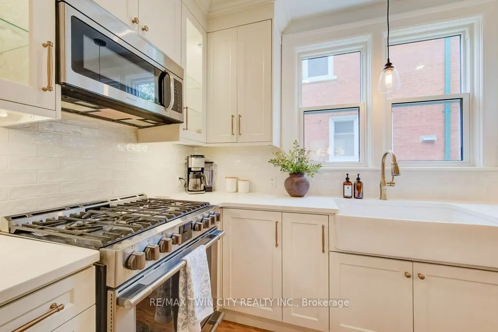 22 Whitney Place