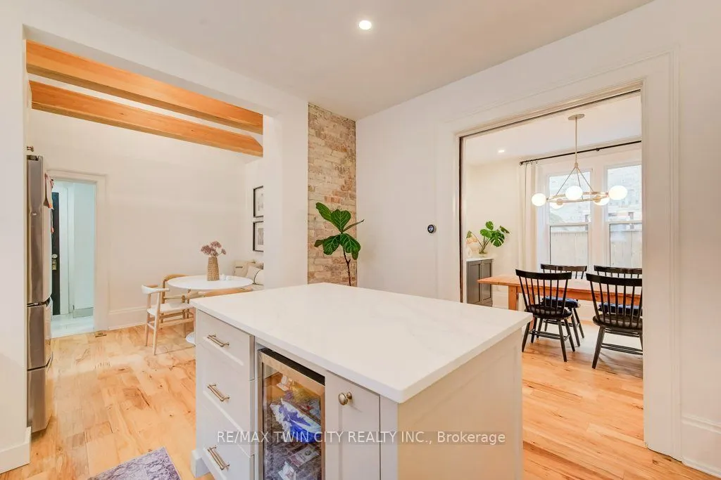 22 Whitney Place