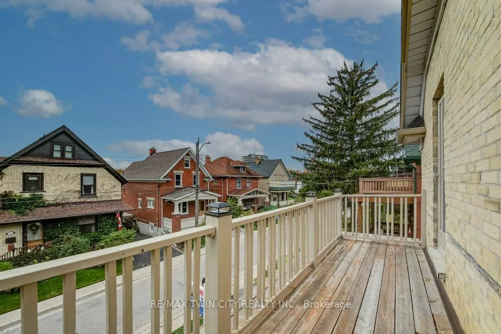 22 Whitney Place