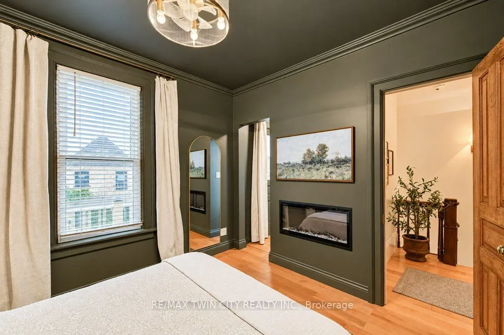 22 Whitney Place