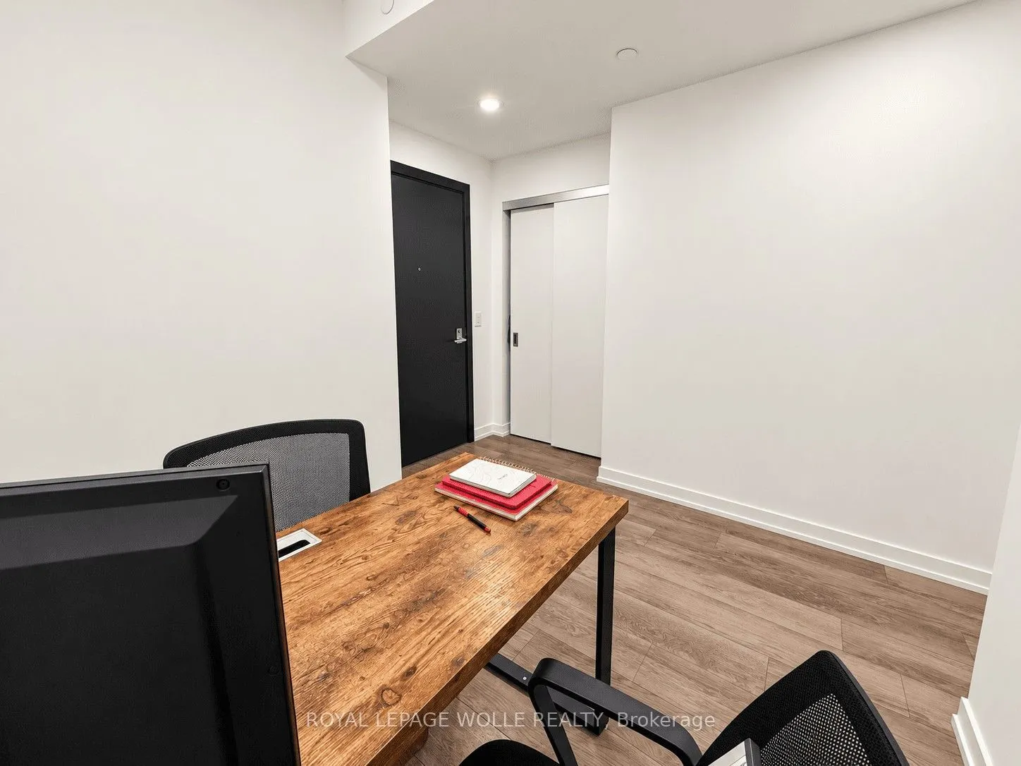 15 WELLINGTON Street S #2510