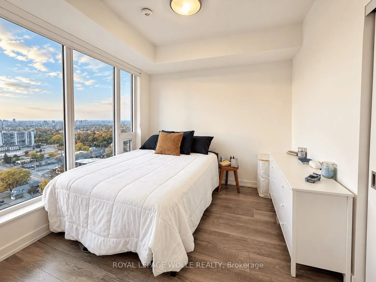 15 WELLINGTON Street S #2510