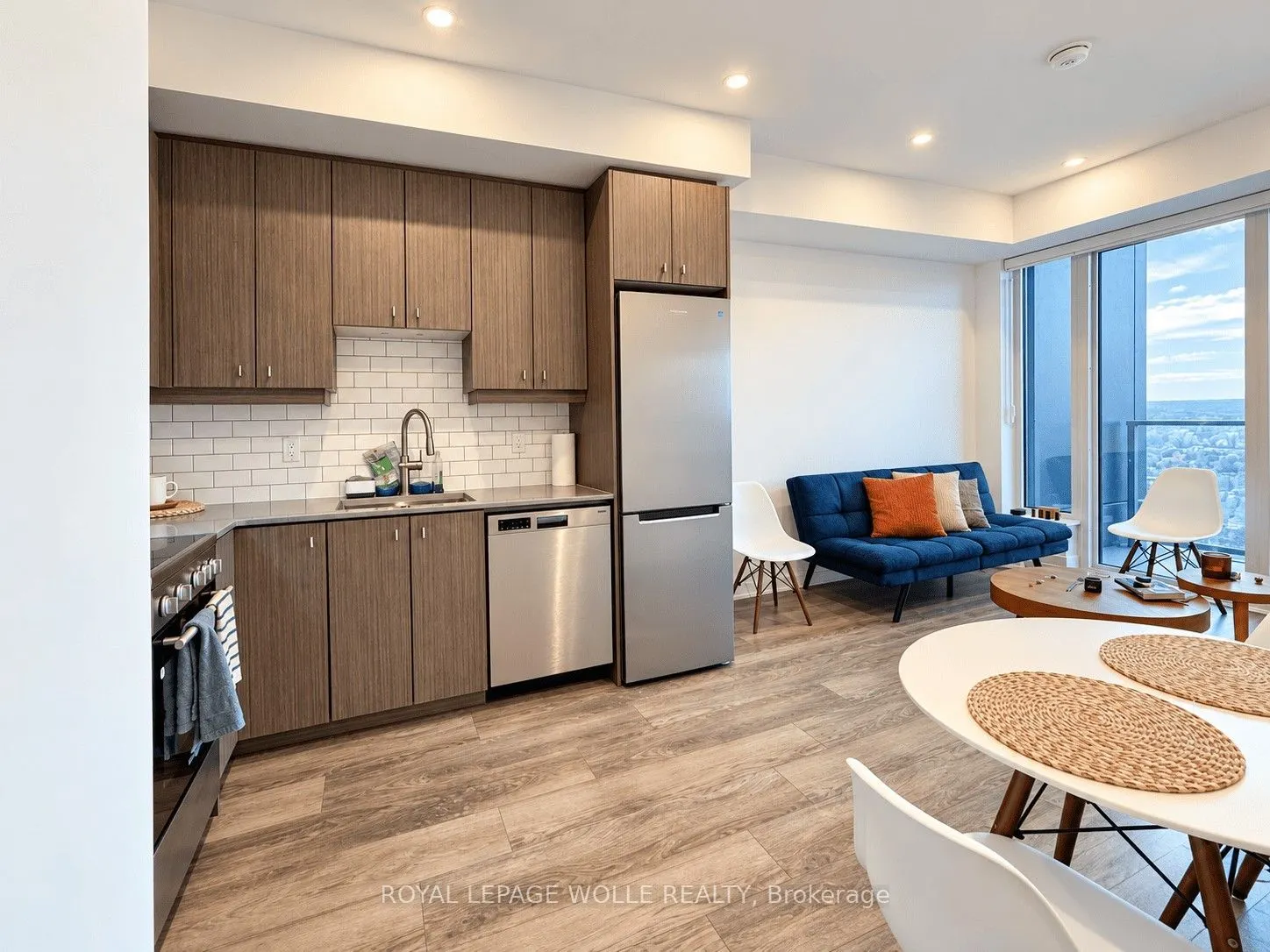 15 WELLINGTON Street S #2510