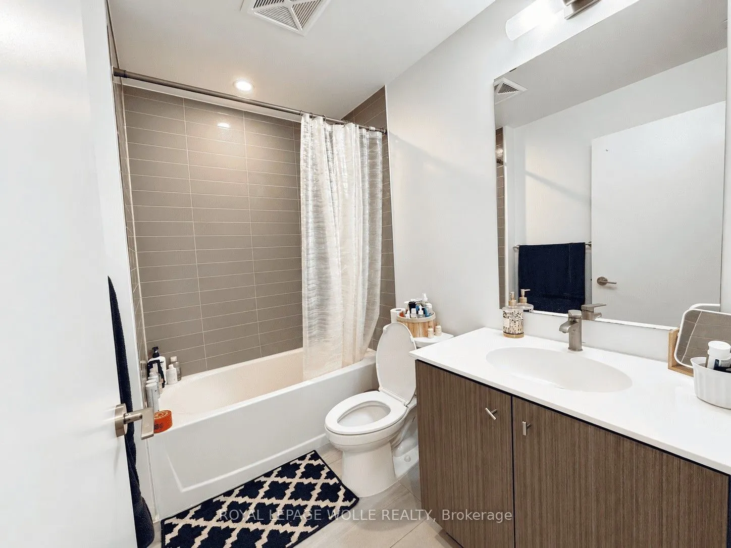 15 WELLINGTON Street S #2510