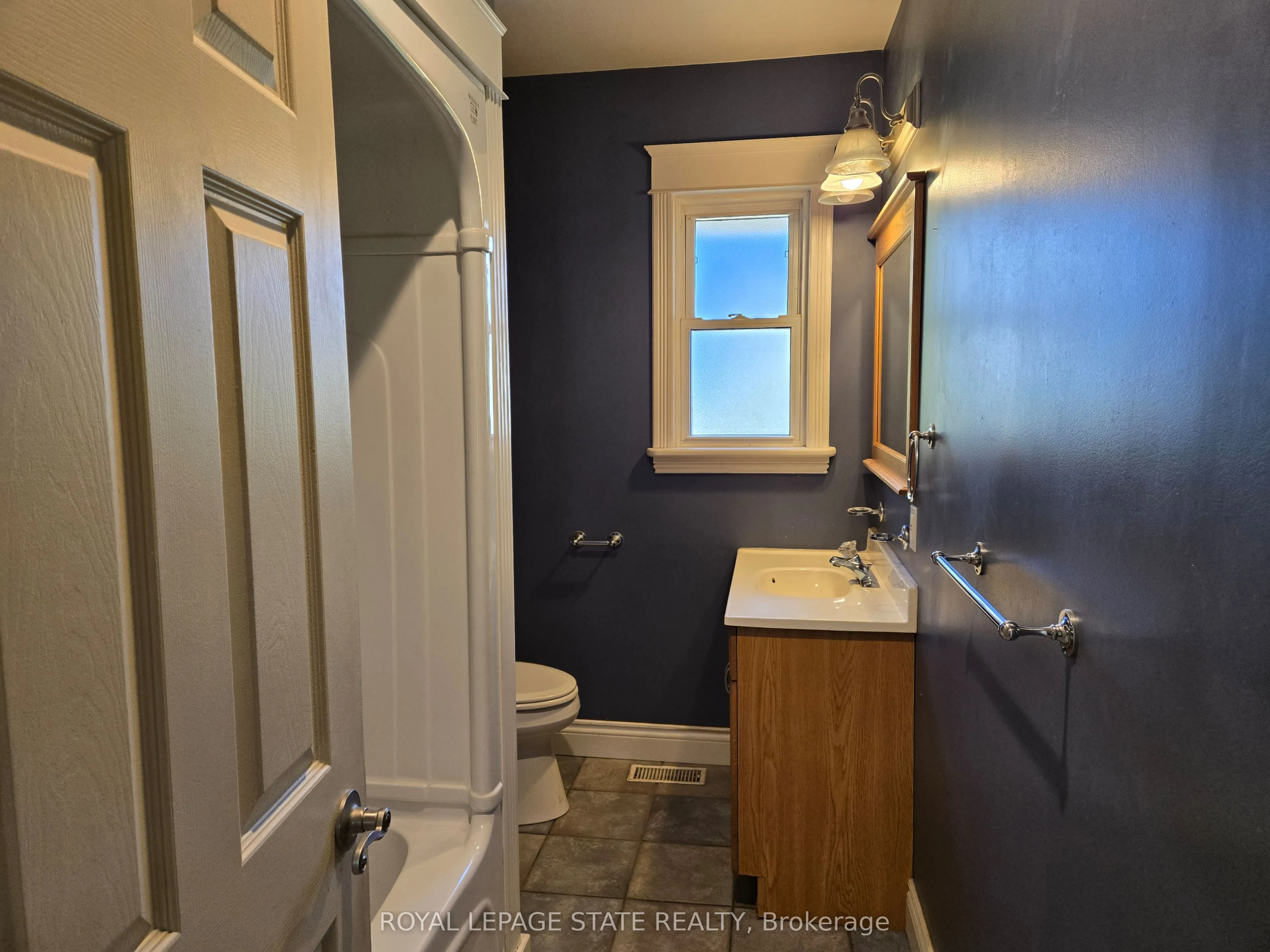 538 Main Street W