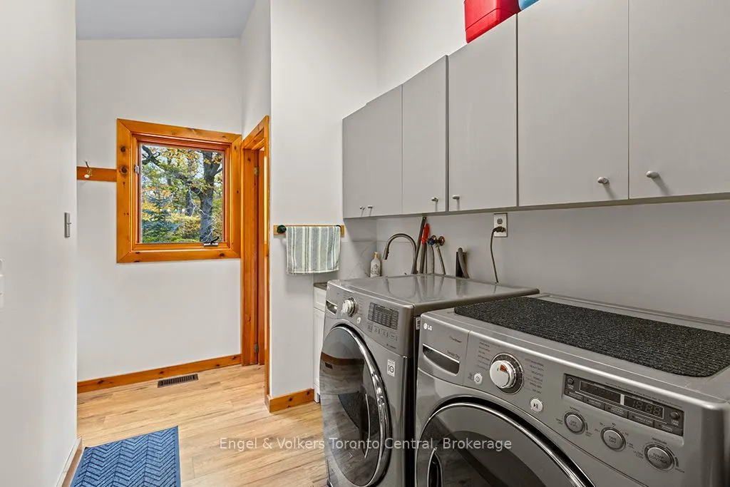 569263 Sideroad 6 Road